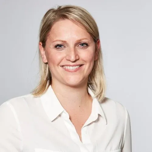 Kathrin Merk, Össur